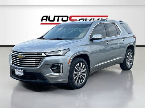 Used 2023 Chevrolet Traverse Premier FWD image 3