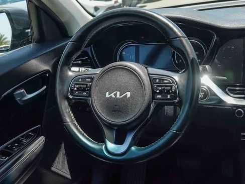 Certified 2022 Kia Niro EX FWD image 14