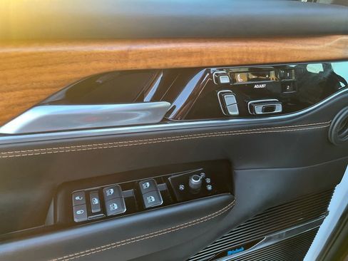 Used 2024 Jeep Grand Wagoneer L Series III image 18