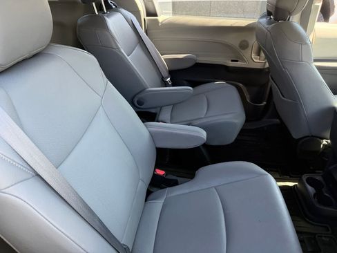 Used 2023 Toyota Sienna XLE AWD/4WD image 7