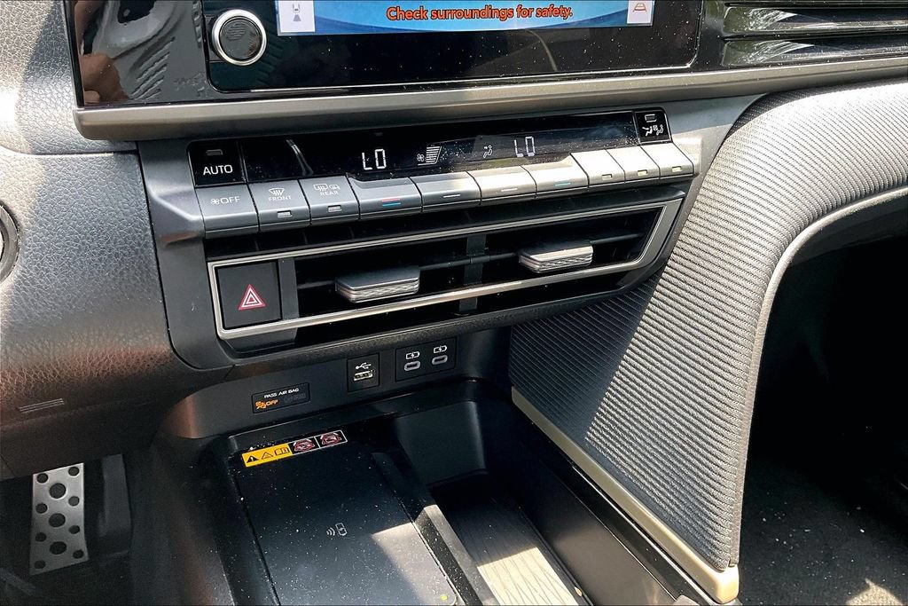 Used 2025 Toyota Camry SE FWD image 15