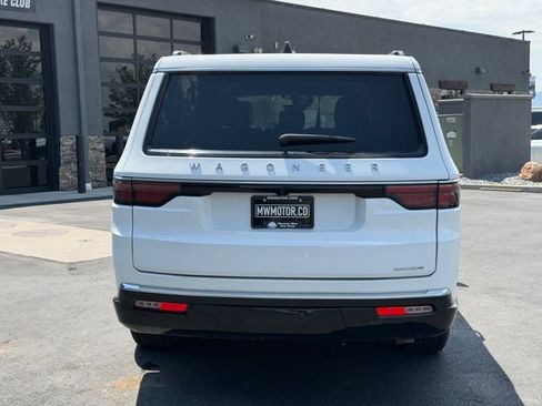 Used 2024 Jeep Wagoneer L Series II w/ Flexible Seating Group AWD/4WD image 4