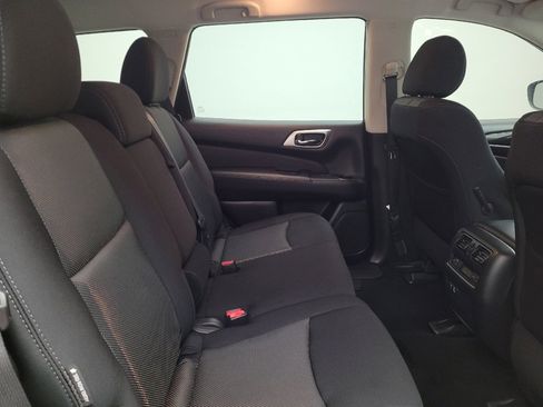 Used 2020 Nissan Pathfinder SV image 19