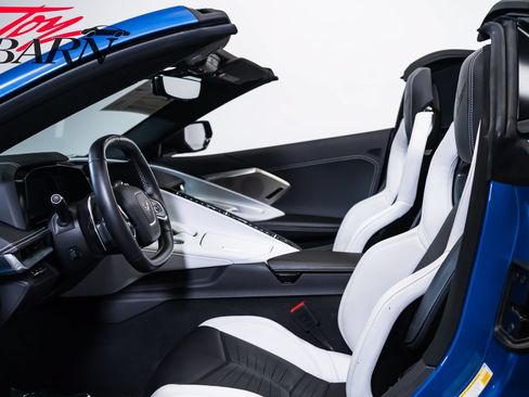 Used 2022 Chevrolet Corvette Stingray Preferred Conv w/ Z51 Performance Package RWD image 31