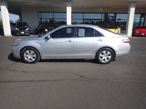Used 2009 Toyota Camry Hybrid 4D Sedan image 2