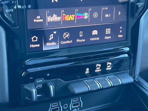 New 2026 RAM 1500 Laramie AWD/4WD image 19