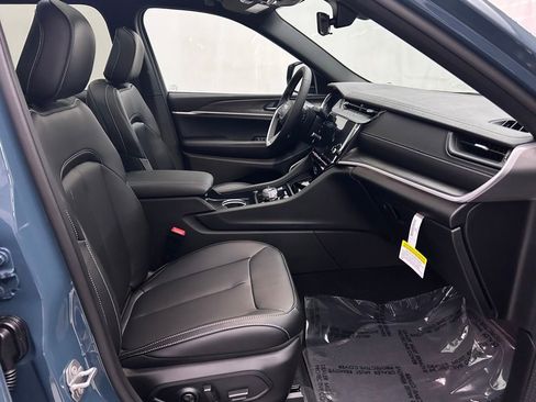 New 2026 Jeep Grand Cherokee Limited AWD/4WD image 17