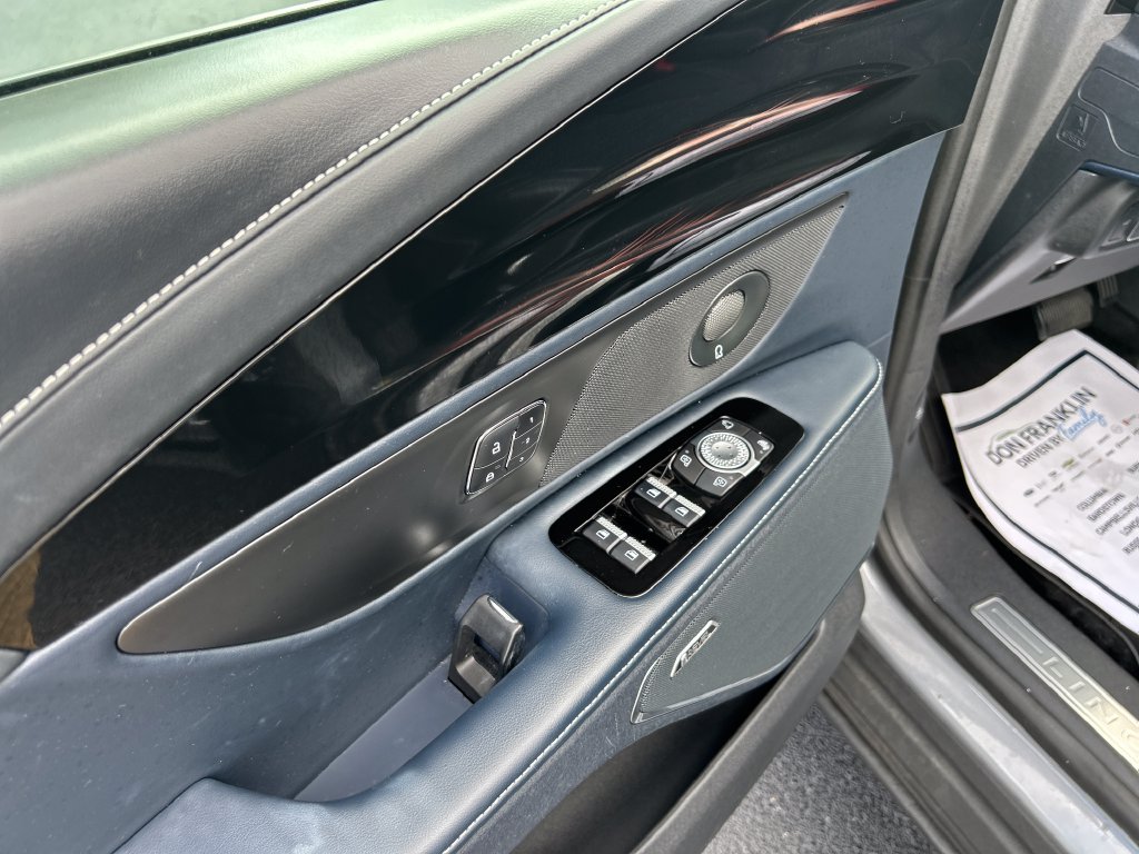 Used 2025 Lincoln Nautilus Reserve AWD/4WD image 11