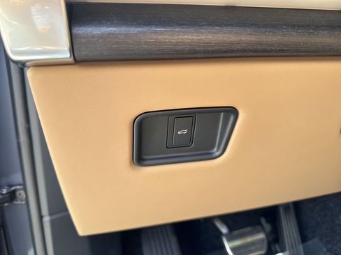 New 2025 Land Rover Range Rover SE AWD/4WD image 18