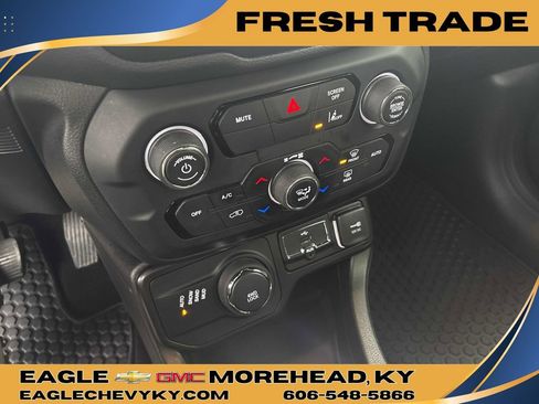 Used 2021 Jeep Renegade Latitude image 19