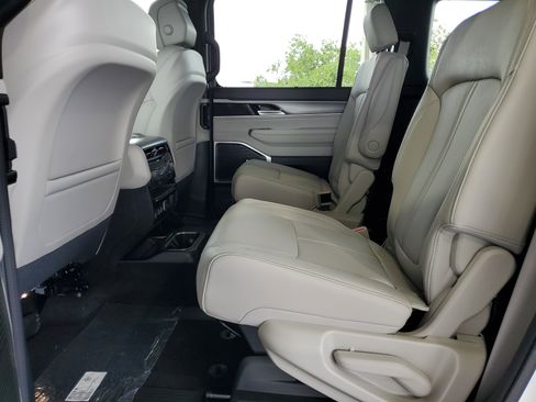 New 2026 Jeep Grand Wagoneer Limited AWD/4WD image 11