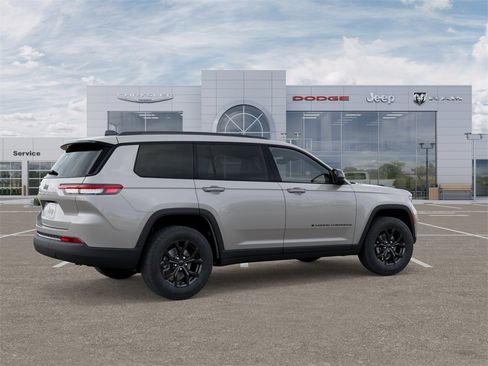 New 2025 Jeep Grand Cherokee L Altitude image 4
