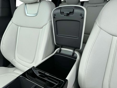 New 2025 Hyundai Tucson Limited image 18