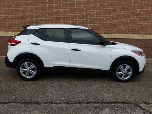 Used 2020 Nissan Kicks S FWD image 12