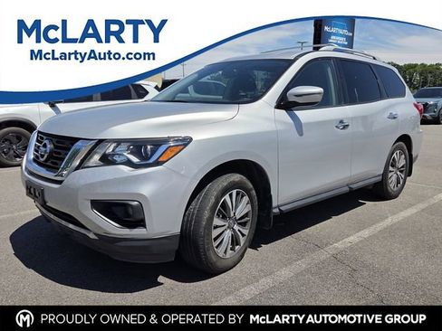Used 2020 Nissan Pathfinder SV FWD image 1