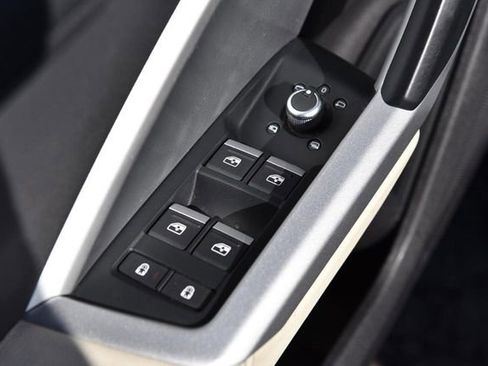 Used 2022 Audi Q3 2.0T Premium Plus w/ Premium Plus Package image 8