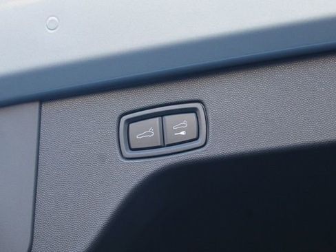 New 2025 Porsche Macan 4S Electric image 13