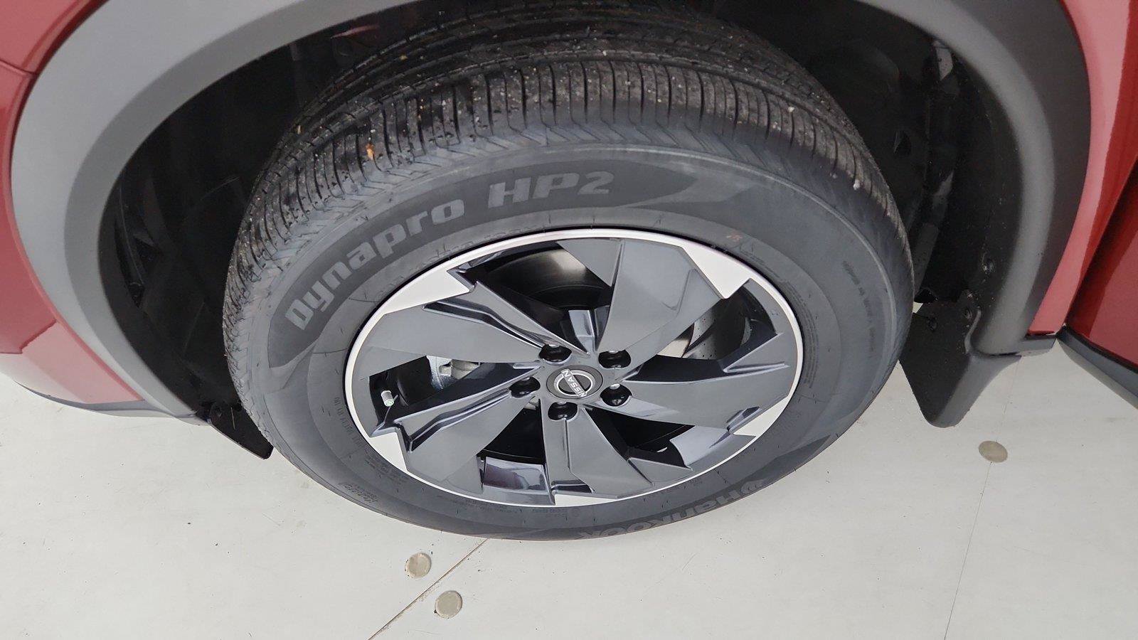 Used 2025 Nissan Rogue SV AWD/4WD image 39