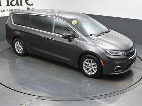 Used 2023 Chrysler Pacifica Touring-L FWD image 48