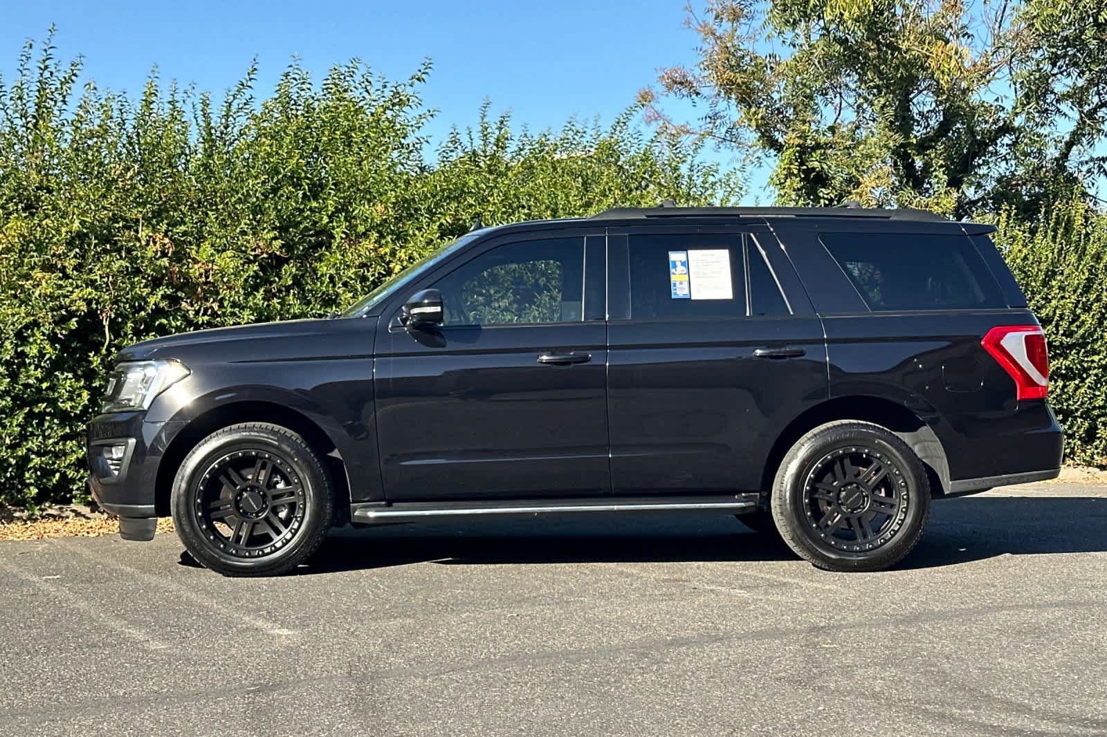 Used 2020 Ford Expedition XLT w/ Equipment Group 202A AWD/4WD image 6