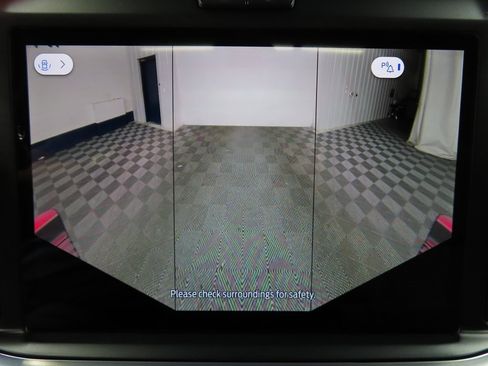 Used 2025 Ford F250 Platinum w/ Platinum Plus Package image 18