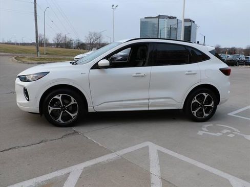 Used 2023 Ford Escape ST-Line Elite w/ Premium Technology Package image 3