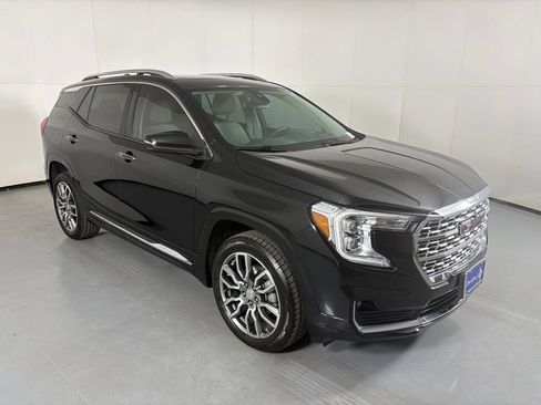 Used 2022 GMC Terrain Denali AWD/4WD image 2