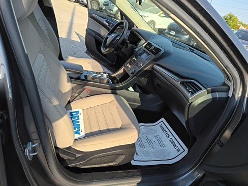 Used 2018 Ford Fusion S image 18