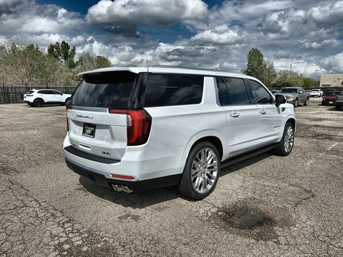 New 2026 GMC Yukon XL Denali w/ Denali Reserve Package AWD/4WD image 11