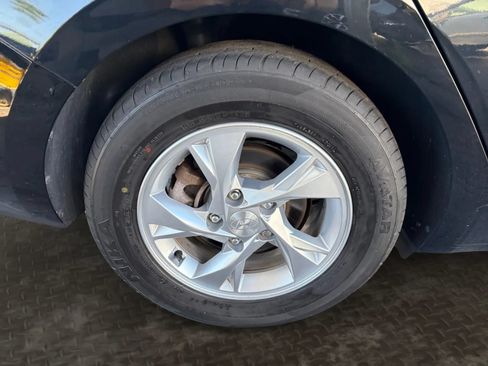 Used 2021 Hyundai Elantra SE FWD image 35