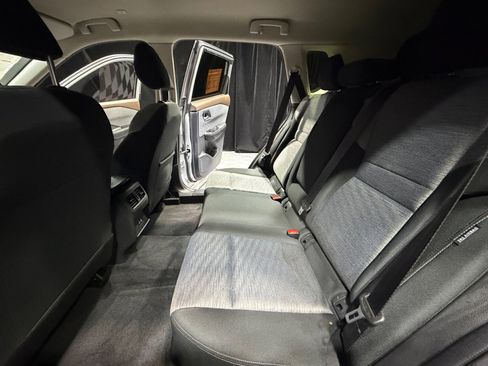 Used 2023 Nissan Rogue SV image 17