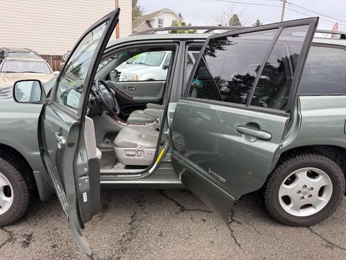 Used 2007 Toyota Highlander 4WD V6 w/ 3rd Row image 17