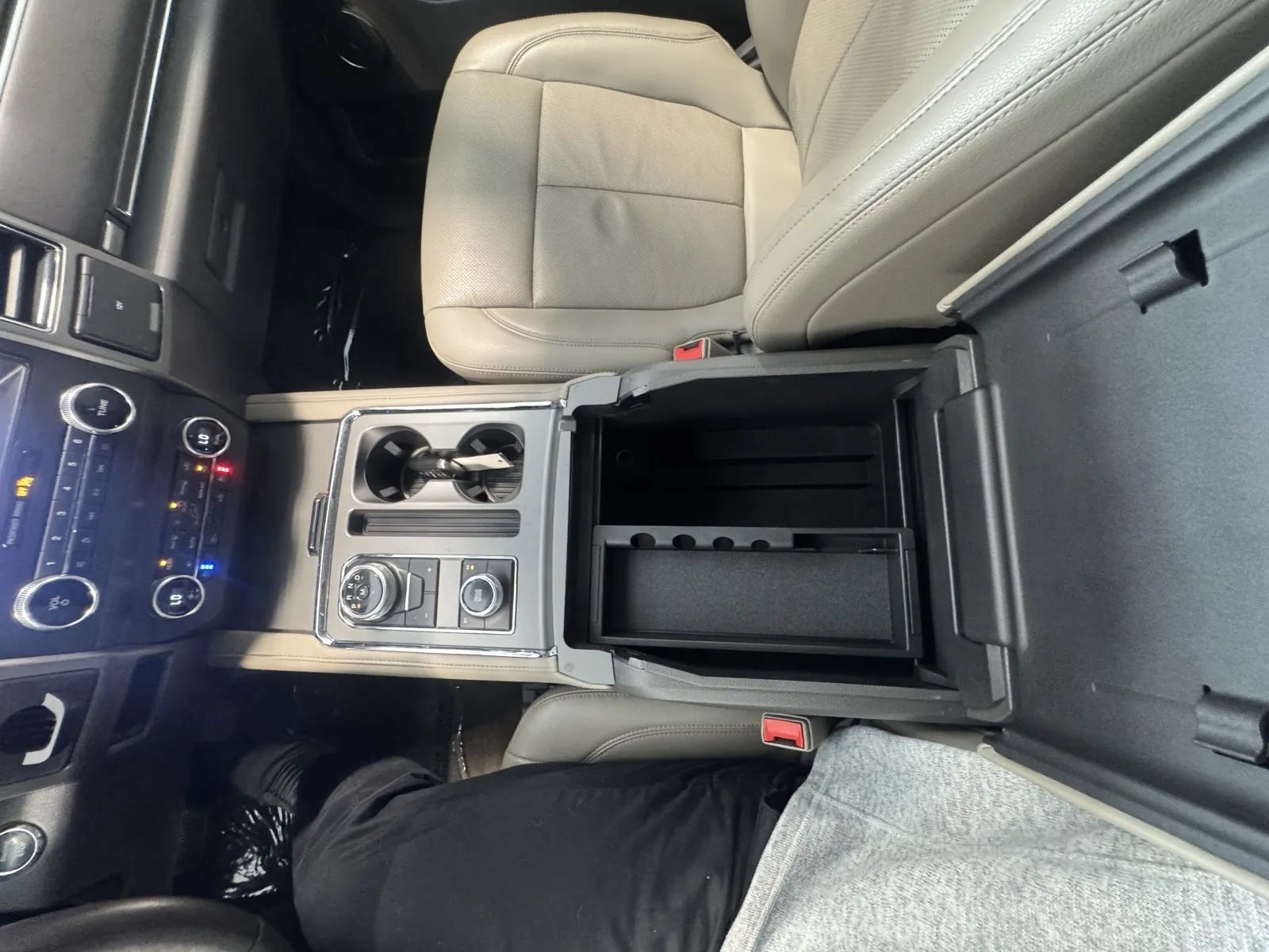 Used 2019 Ford Expedition XLT w/ Equipment Group 202A AWD/4WD image 33