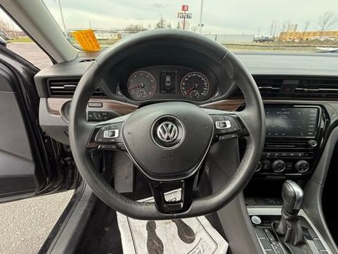 Used 2022 Volkswagen Passat 2.0T image 20