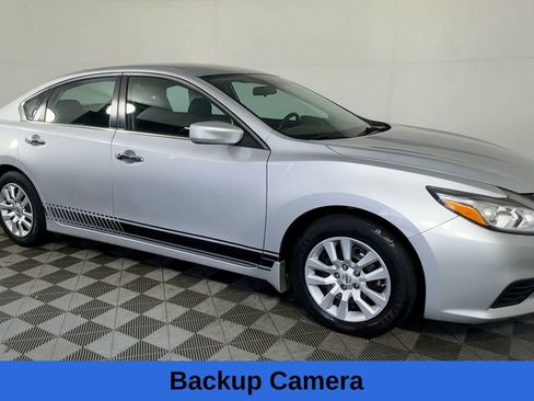 Used 2016 Nissan Altima 2.5 S w/ Power Driver Seat Package FWD image 3