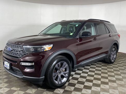Used 2023 Ford Explorer XLT w/ Equipment Group 202A AWD/4WD image 27