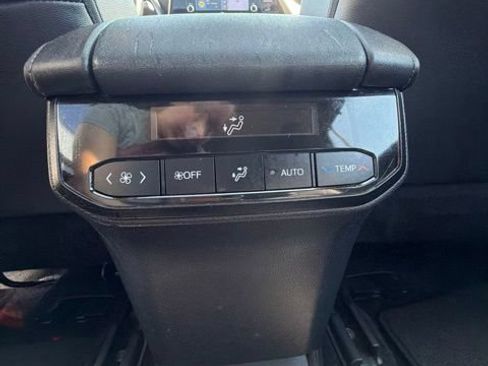 Used 2020 Toyota Highlander Limited AWD/4WD image 22