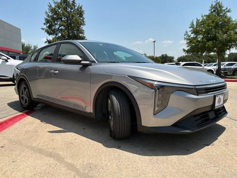 Used 2025 Kia K4 FWD image 4