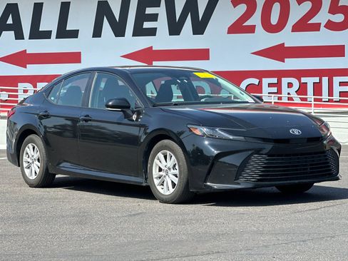 Used 2025 Toyota Camry LE image 8