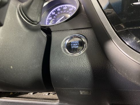 Used 2018 Toyota Camry SE w/ Moonroof Package FWD image 25