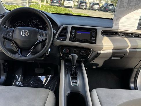 Used 2020 Honda HR-V LX image 37