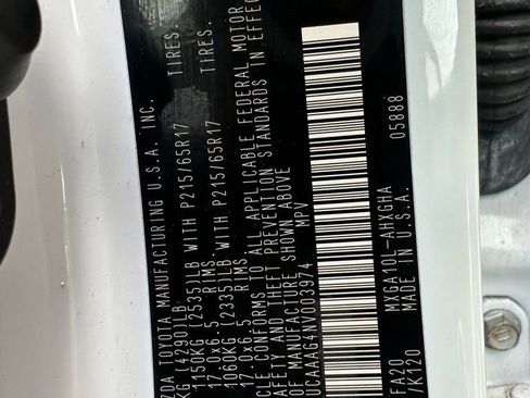 Used 2022 Toyota Corolla Cross LE image 40