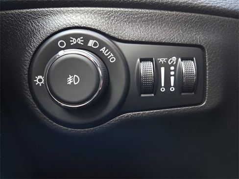 Used 2020 Jeep Compass Limited w/ Premium Lighting Group image 22