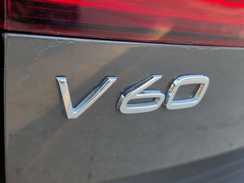 Used 2025 Volvo V60 B5 Cross Country Plus image 13