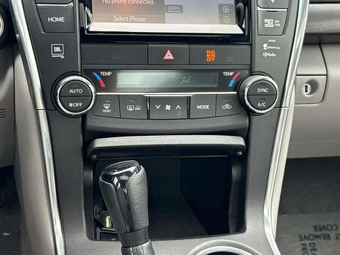 Used 2015 Toyota Camry XLE FWD image 17