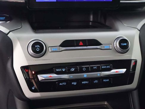 Used 2022 Ford Explorer XLT w/ Equipment Group 202A image 46