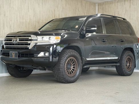 Used 2017 Toyota Land Cruiser AWD/4WD image 4