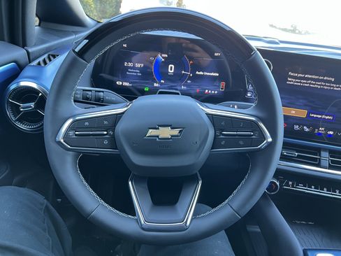 New 2025 Chevrolet Equinox EV LT image 19