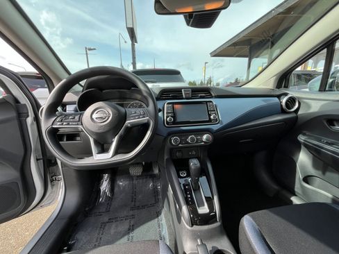 Used 2025 Nissan Versa SV image 33