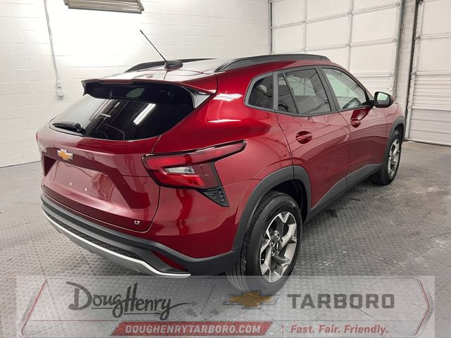 Used 2025 Chevrolet Trax LT w/ LT Convenience Package FWD image 9